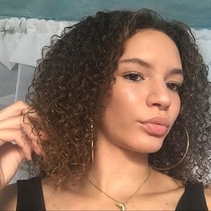 Meet your Posher, Daniela